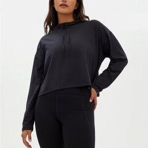Girlfriend collective reset lounge cropped hoodie in black